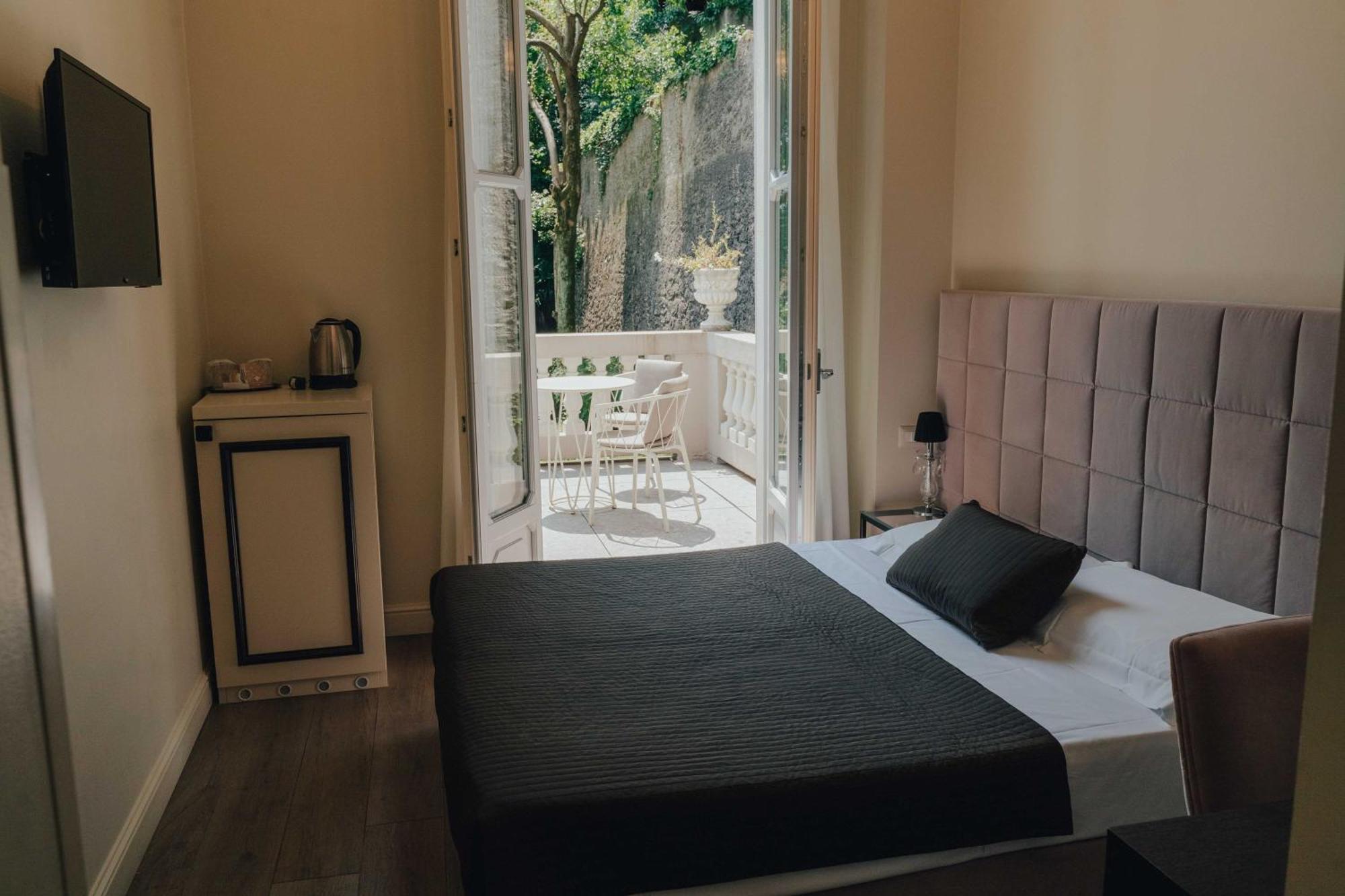 Boutique Hotel Villa Giulia Valmadrera Eksteriør billede